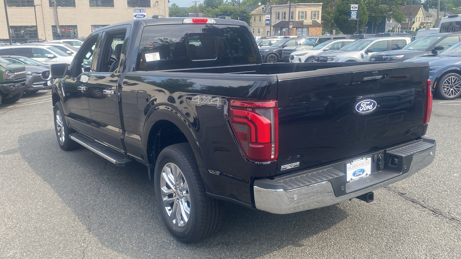 2024 Ford F-150 LARIAT 24