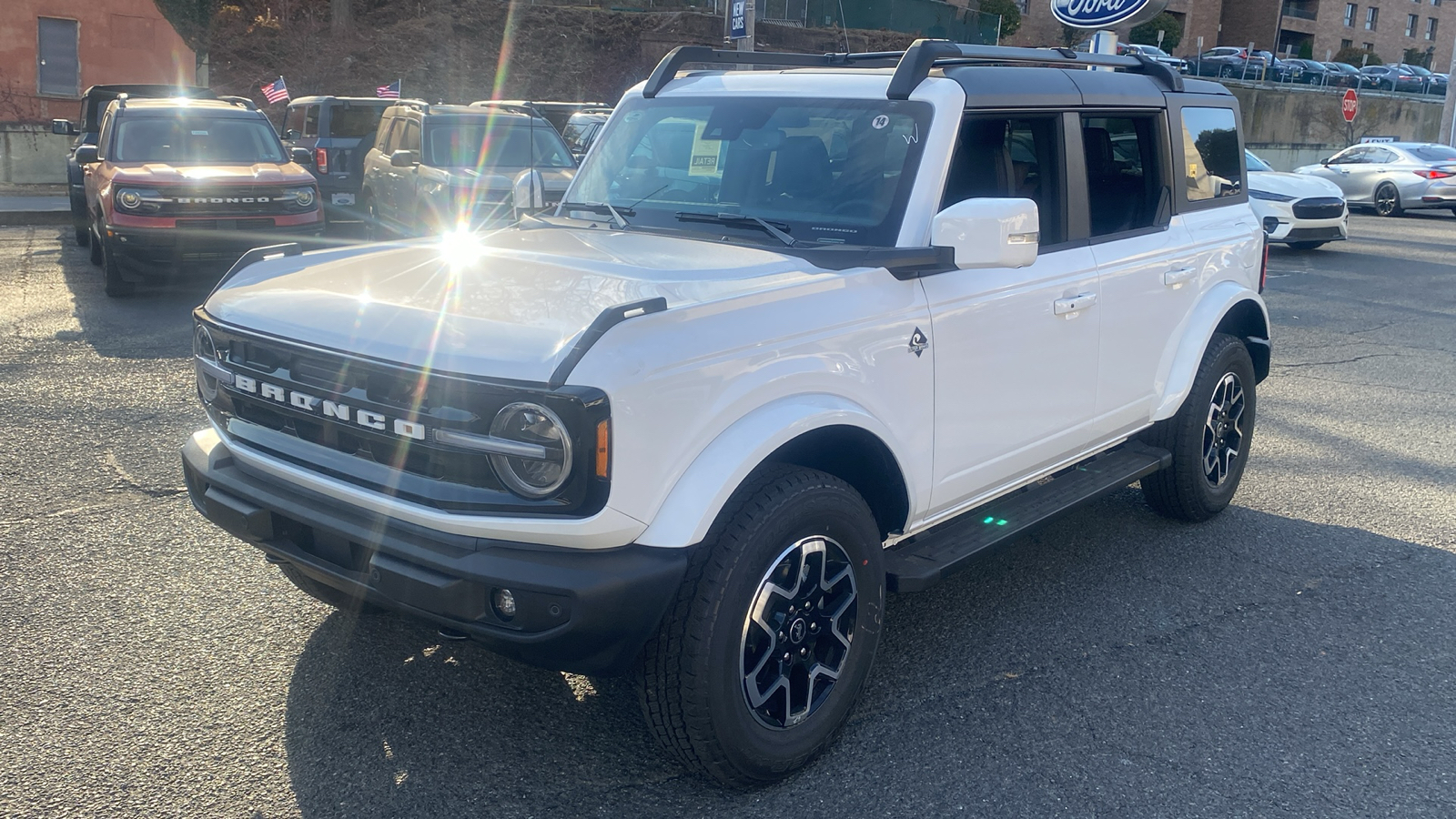 2024 Ford Bronco Outer Banks 3