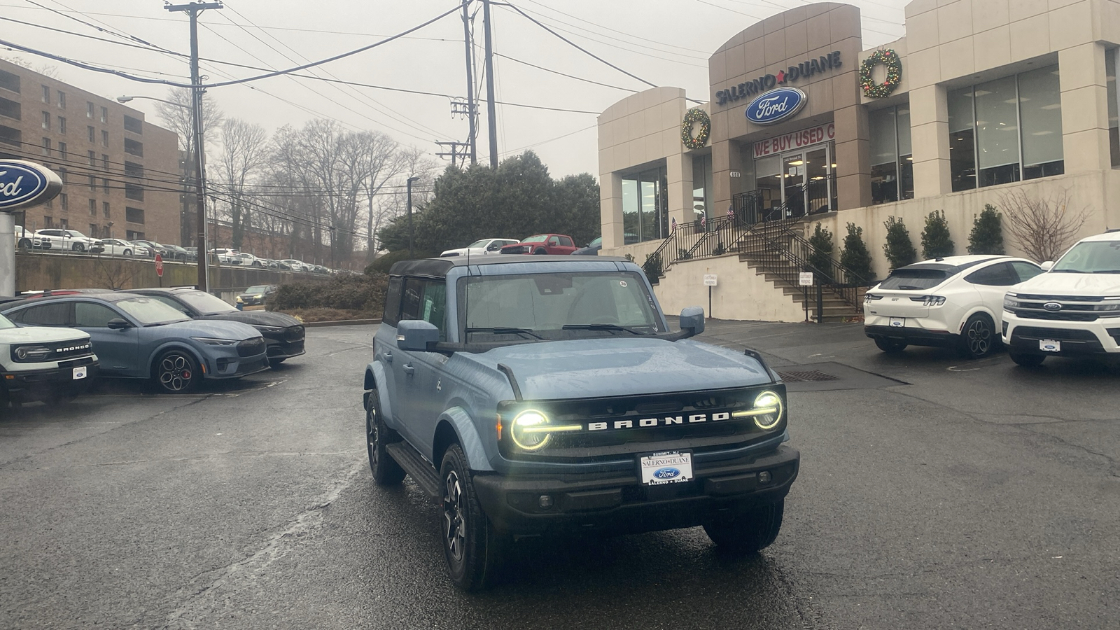 2024 Ford Bronco Outer Banks 1