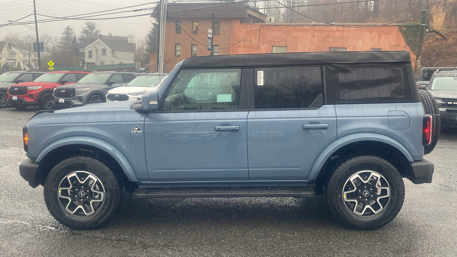 2024 Ford Bronco Outer Banks 4