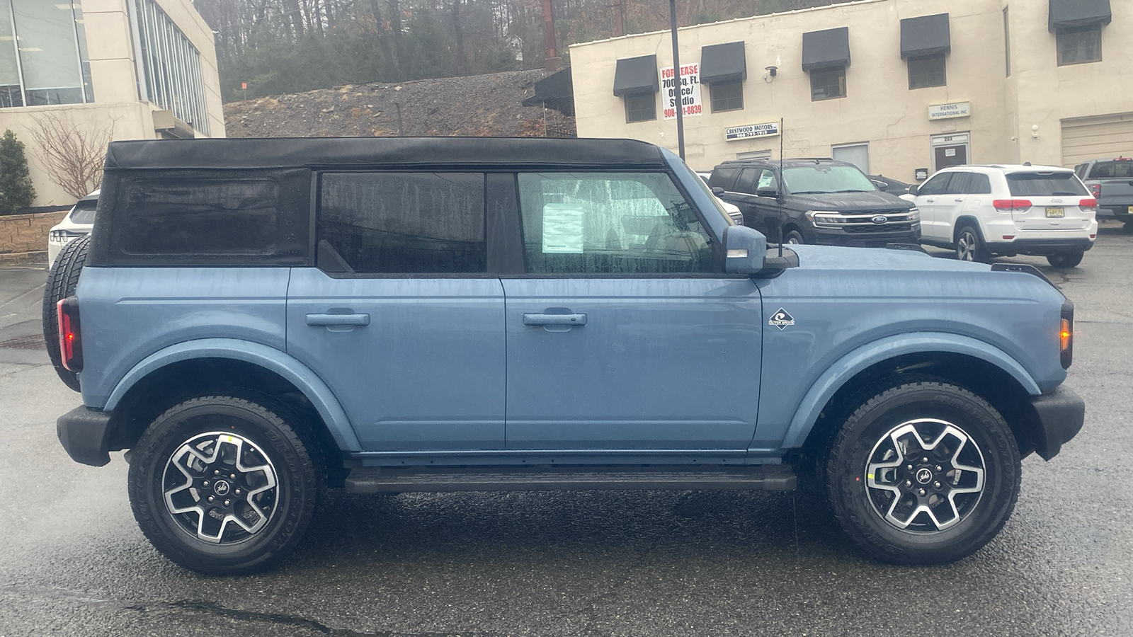 2024 Ford Bronco Outer Banks 27