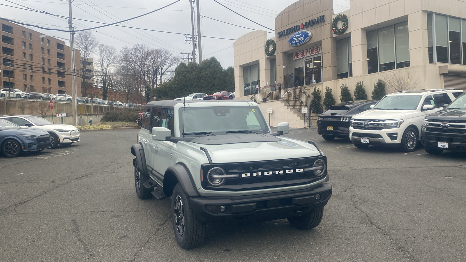 2024 Ford Bronco Outer Banks 1