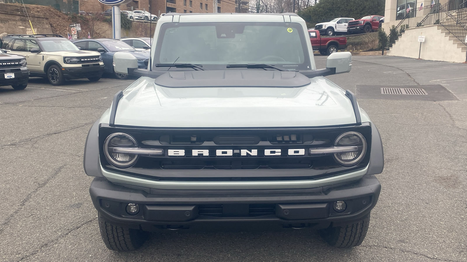 2024 Ford Bronco Outer Banks 2