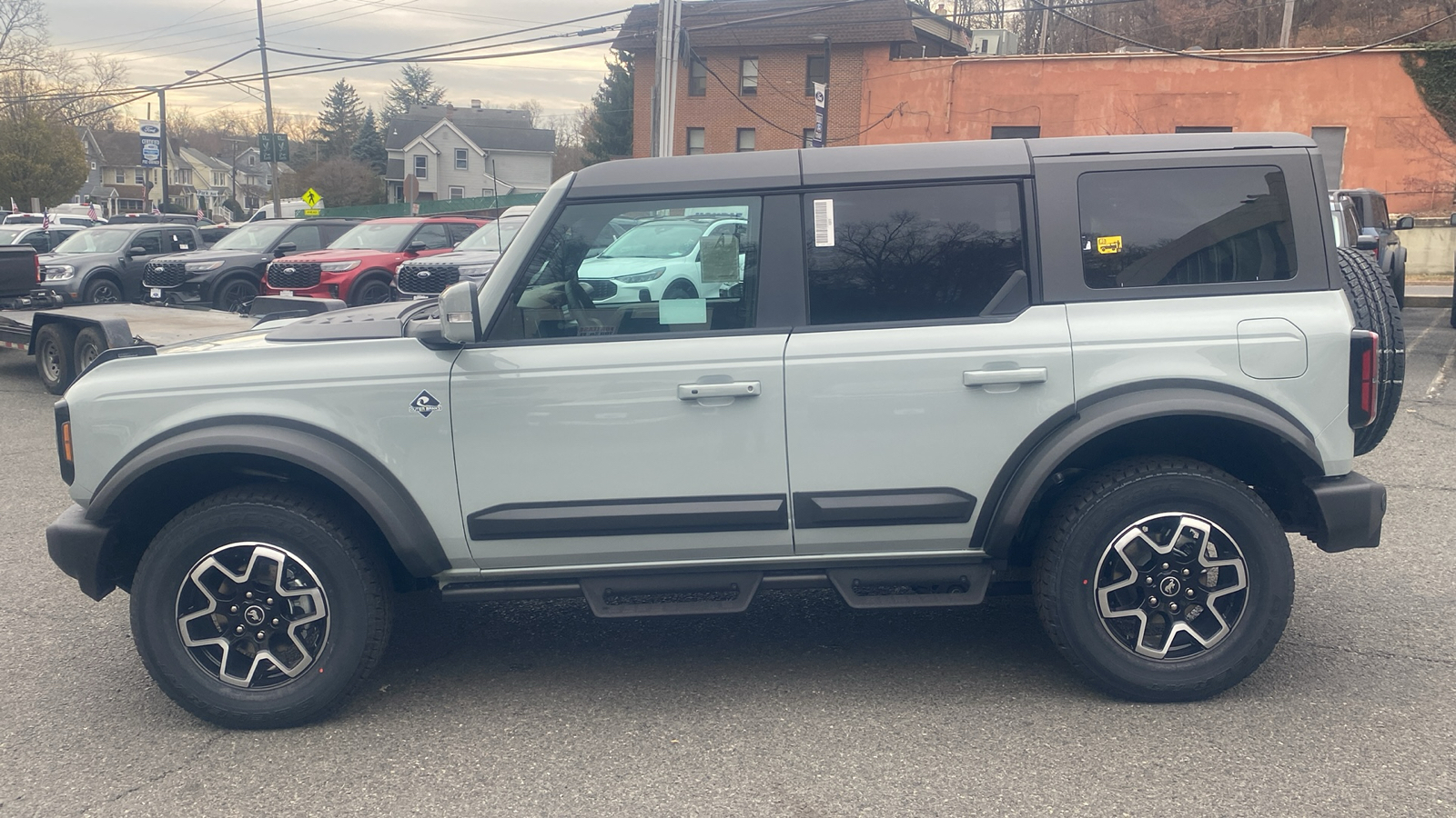 2024 Ford Bronco Outer Banks 4