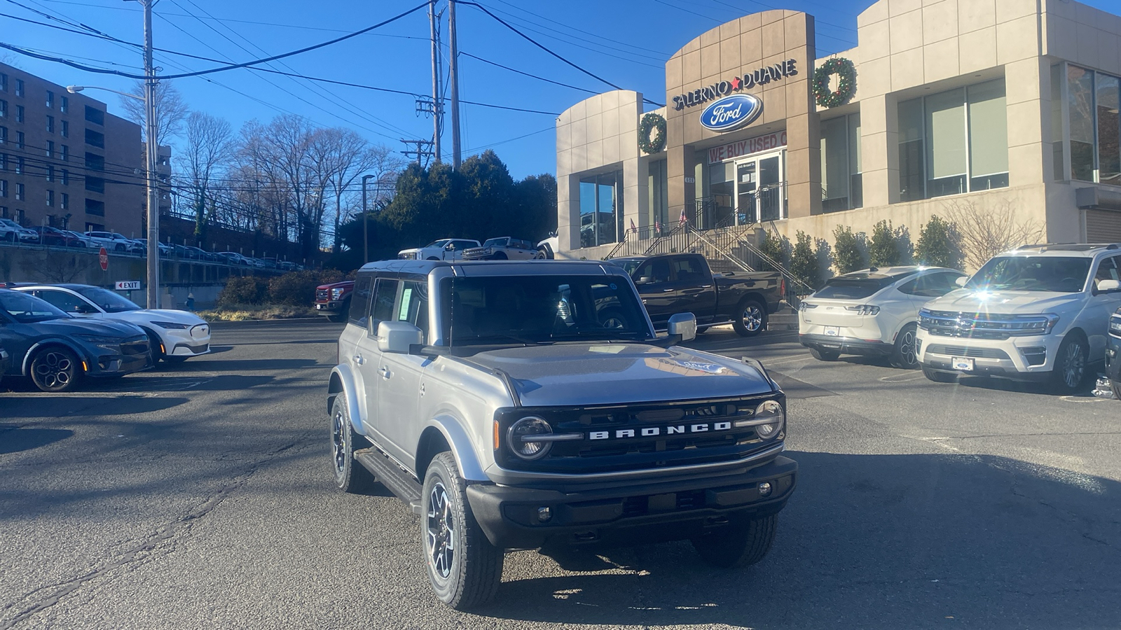 2024 Ford Bronco Outer Banks 1