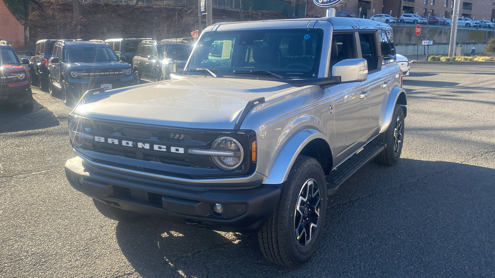 2024 Ford Bronco Outer Banks 3