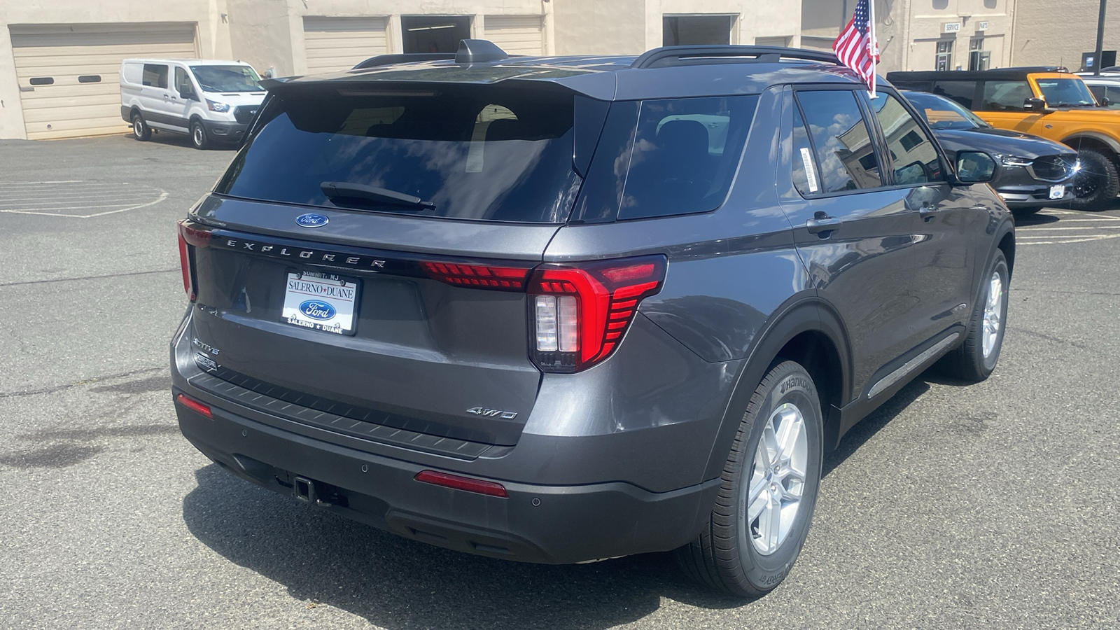 2025 Ford Explorer Active 28