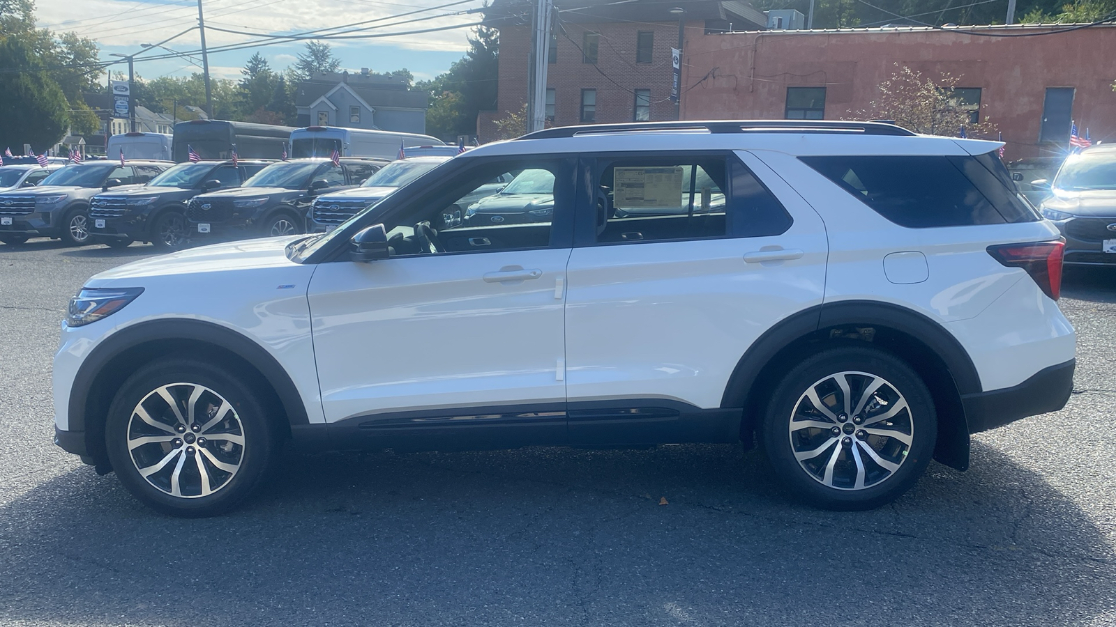 2025 Ford Explorer ST-Line 4