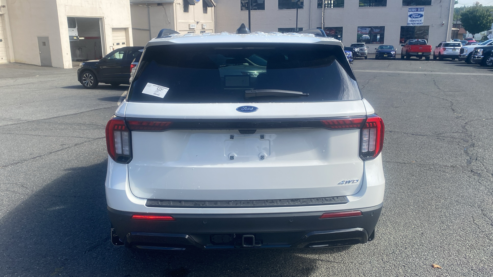 2025 Ford Explorer ST-Line 27