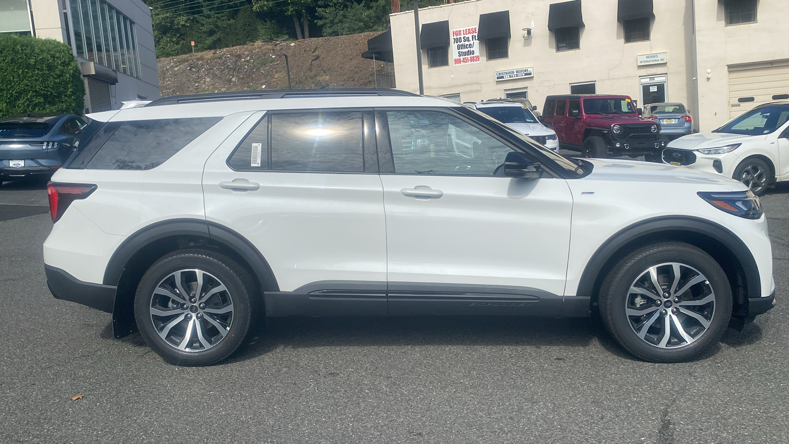 2025 Ford Explorer ST-Line 30