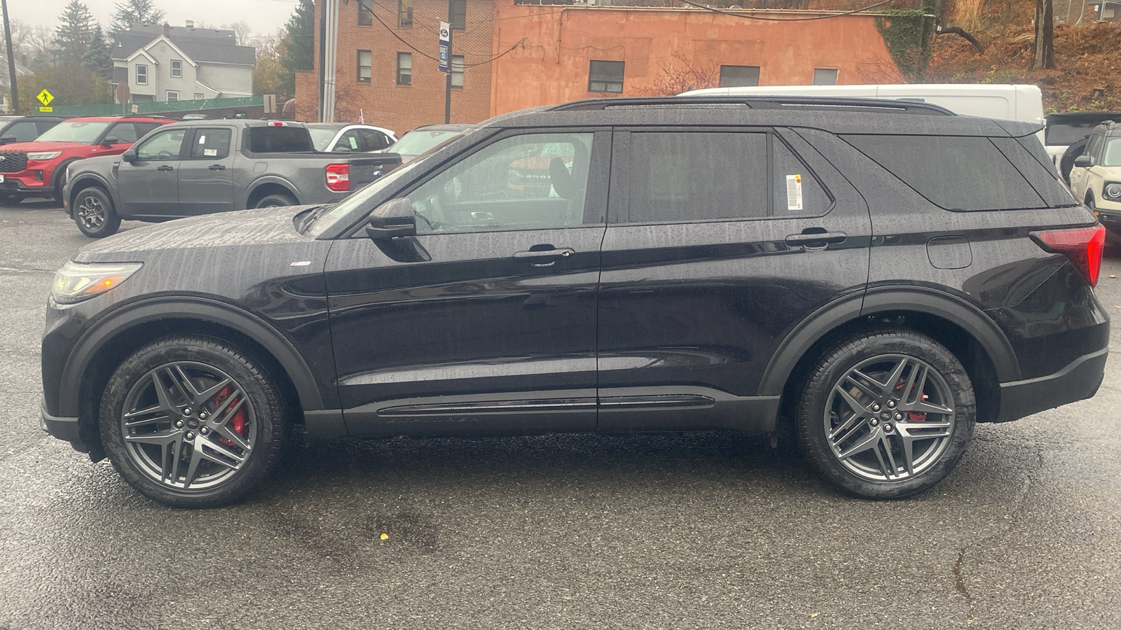 2025 Ford Explorer ST-Line 4