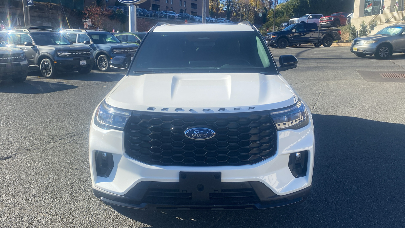 2025 Ford Explorer ST-Line 2