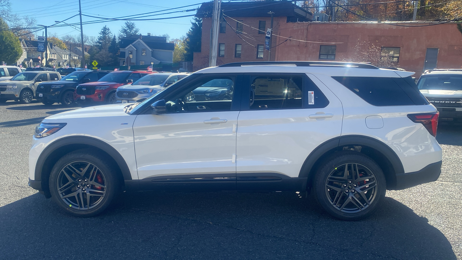 2025 Ford Explorer ST-Line 4