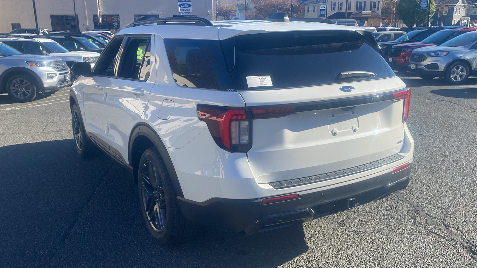 2025 Ford Explorer ST-Line 25