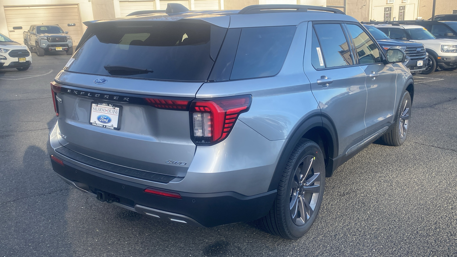 2025 Ford Explorer Active 29