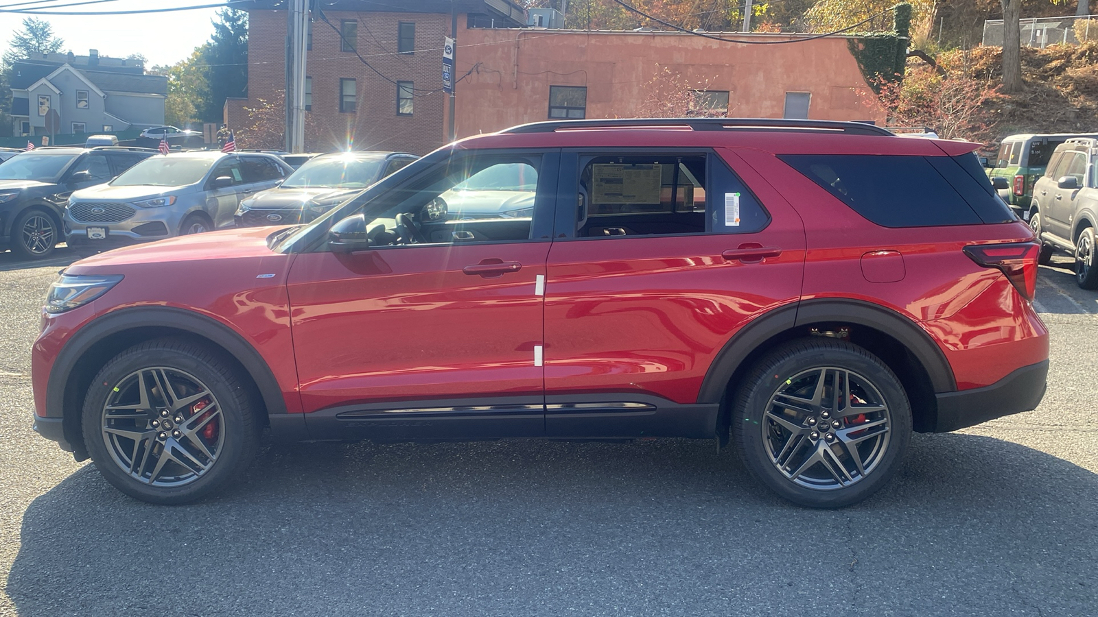 2025 Ford Explorer ST-Line 4