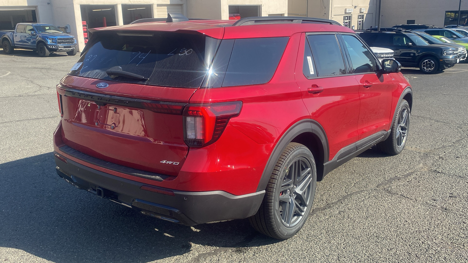 2025 Ford Explorer ST-Line 29