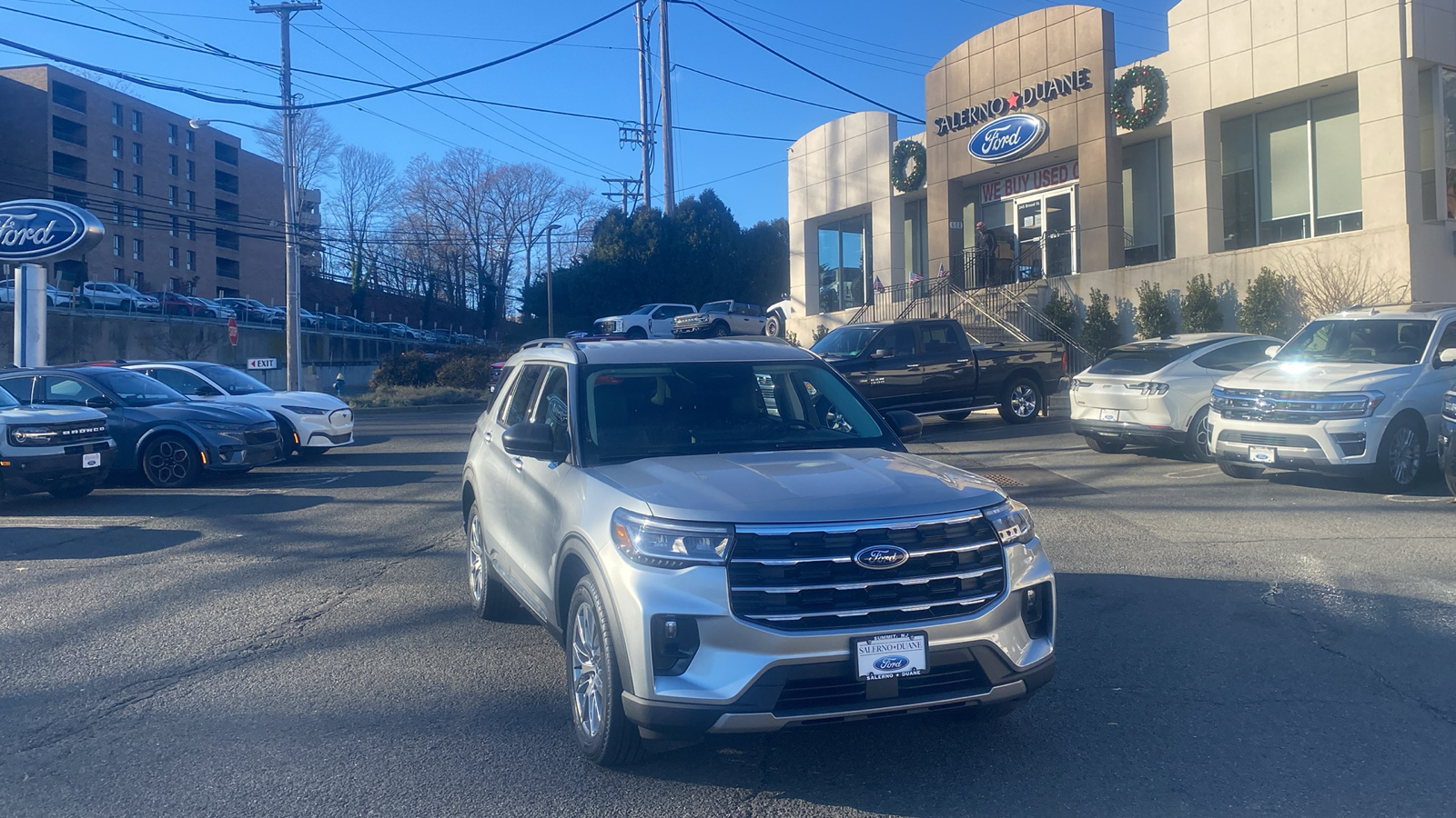 2025 Ford Explorer Active 1