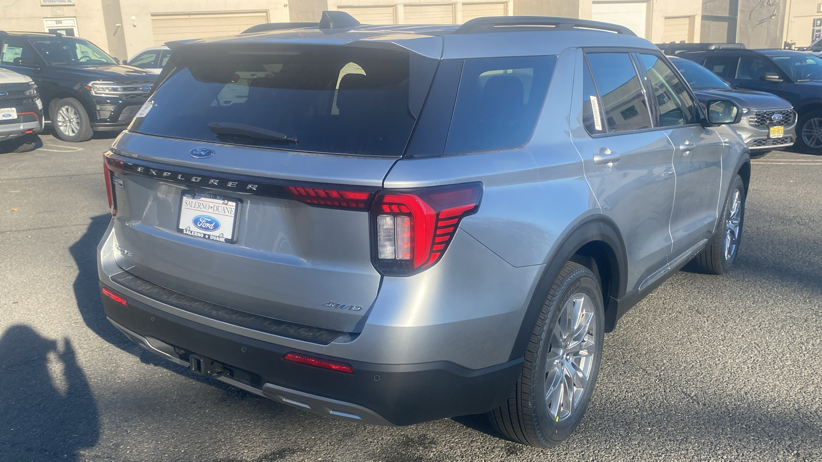 2025 Ford Explorer Active 28