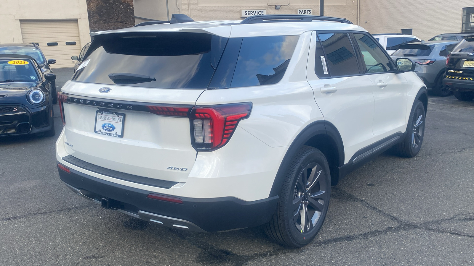 2025 Ford Explorer Active 29