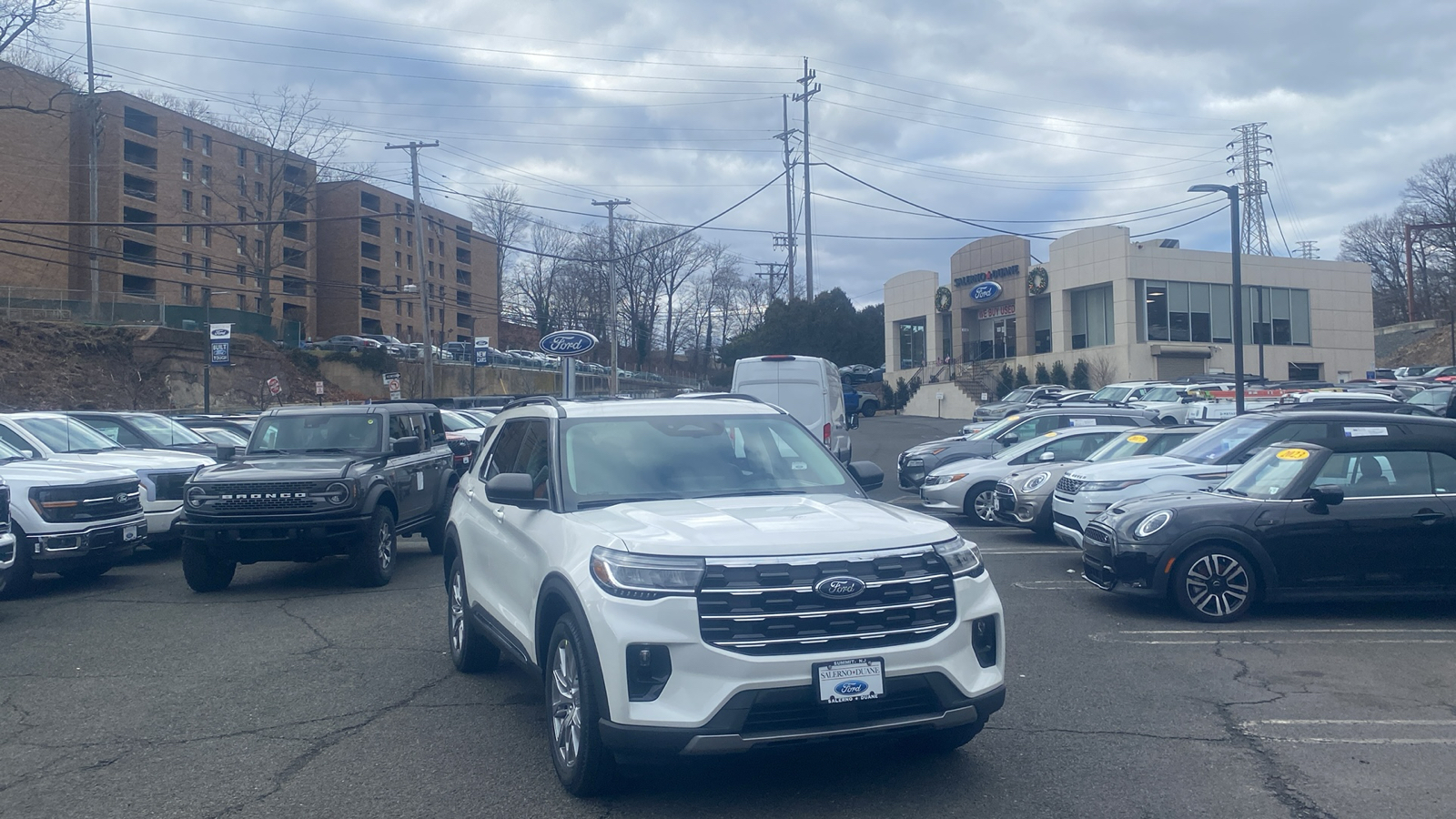 2025 Ford Explorer Active 1