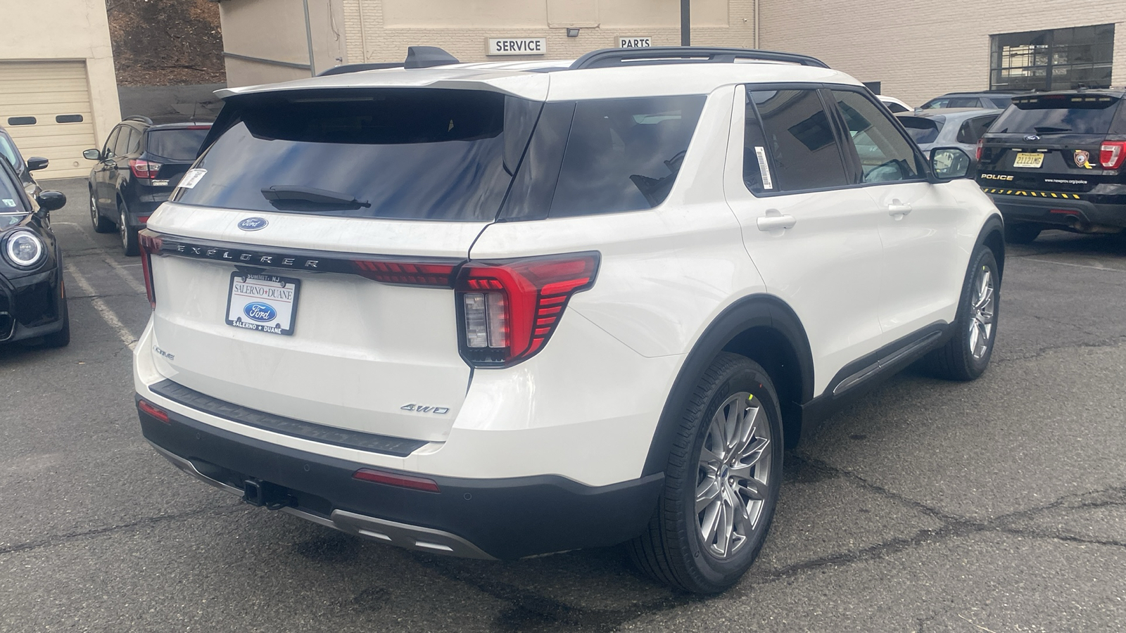 2025 Ford Explorer Active 29