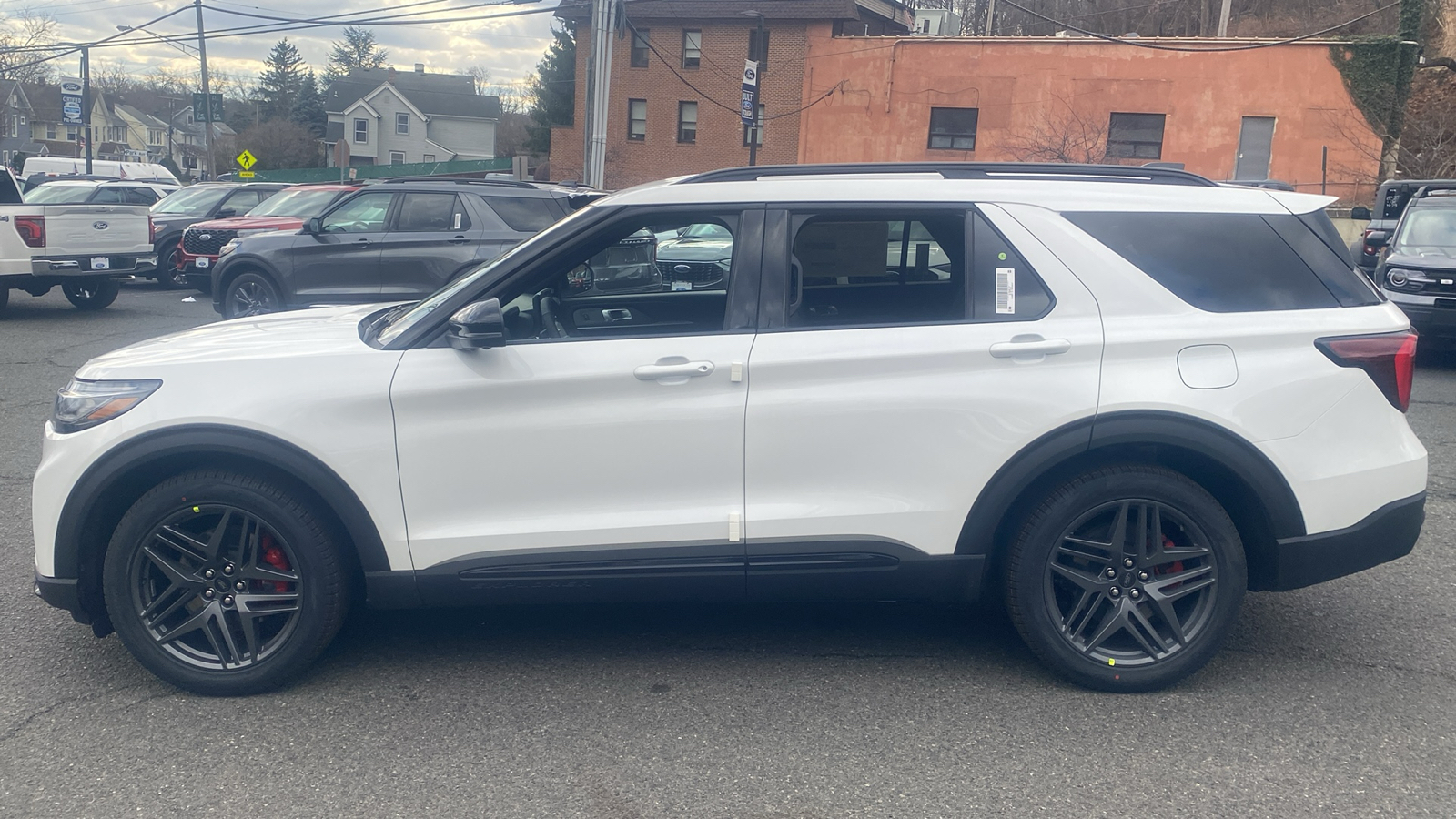 2025 Ford Explorer ST 4