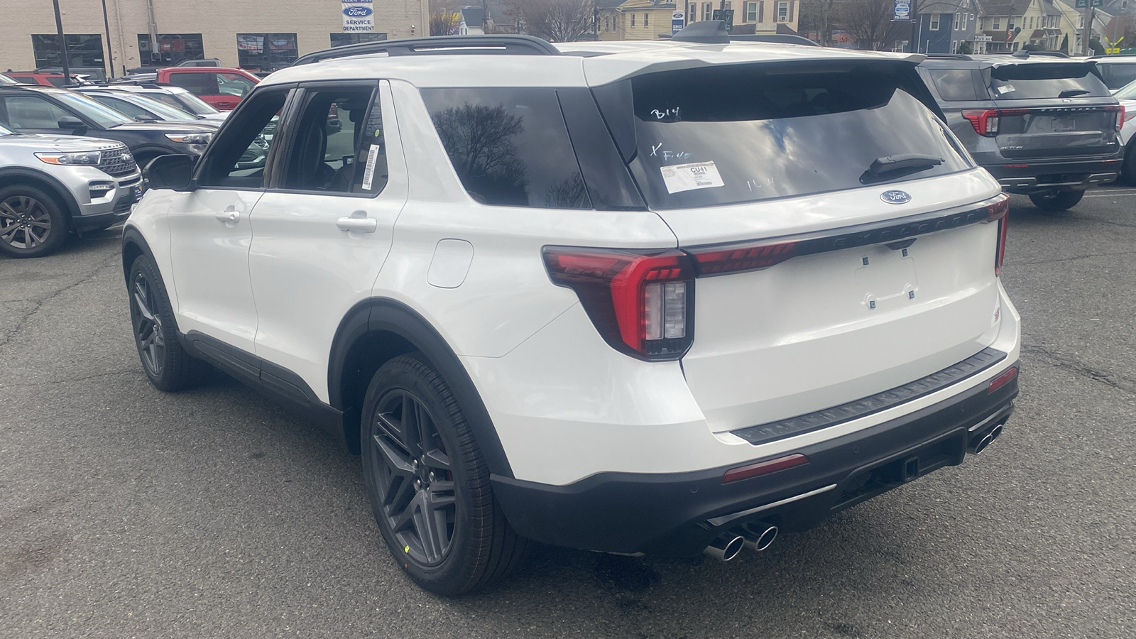 2025 Ford Explorer ST 24