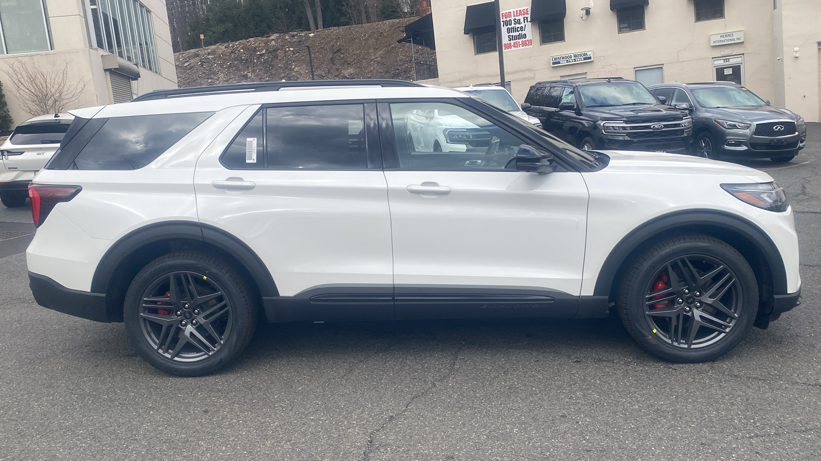 2025 Ford Explorer ST 28