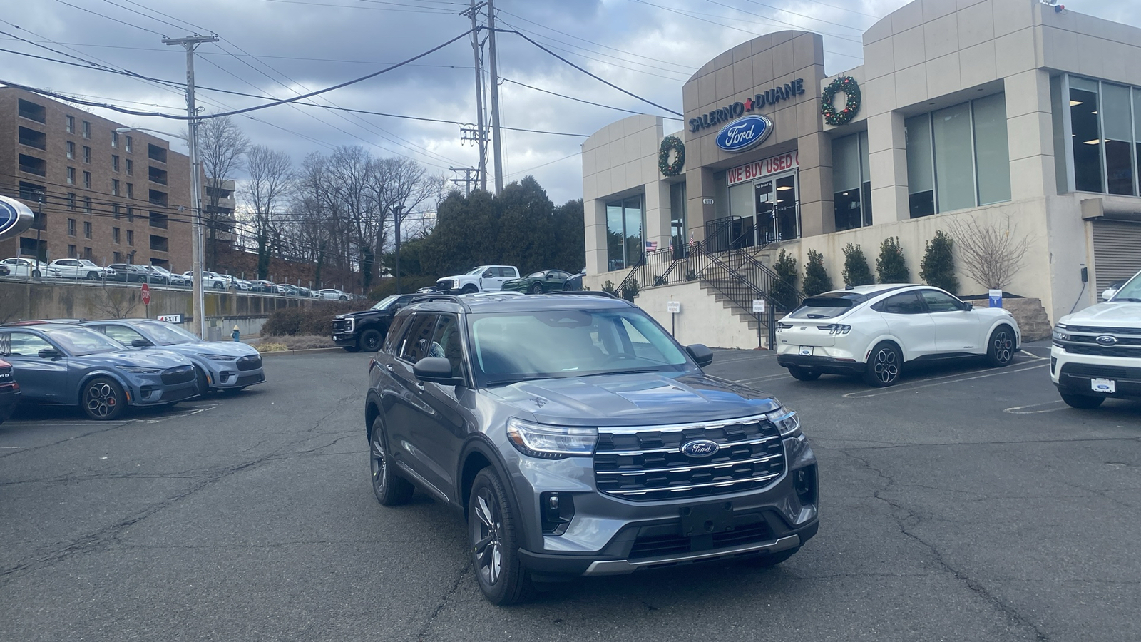 2025 Ford Explorer Active 1