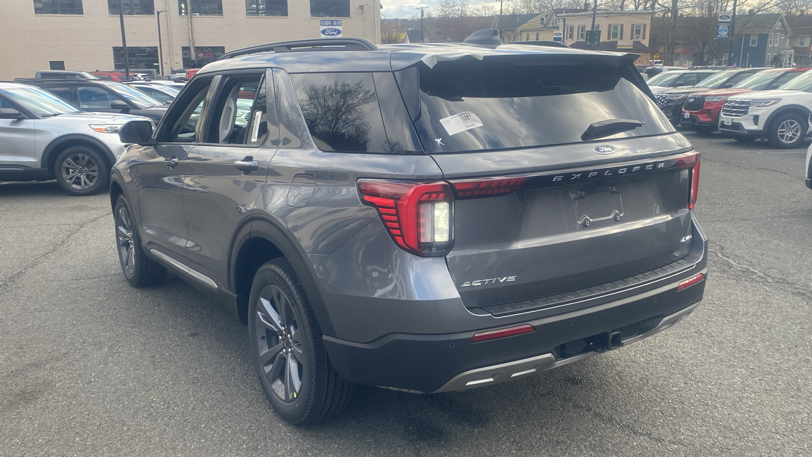 2025 Ford Explorer Active 24