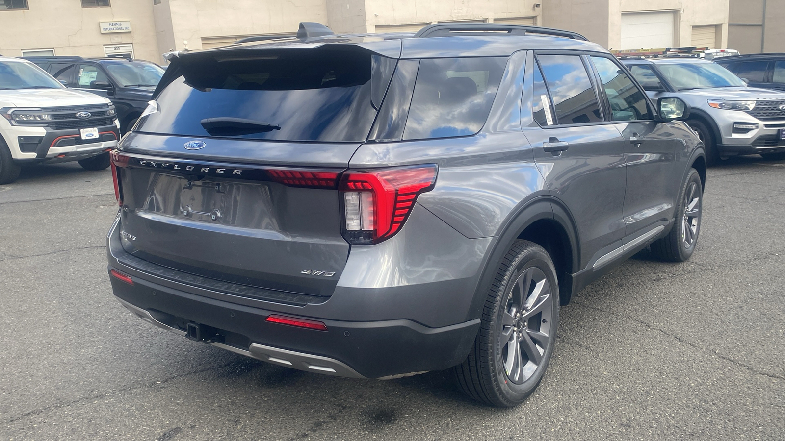 2025 Ford Explorer Active 27