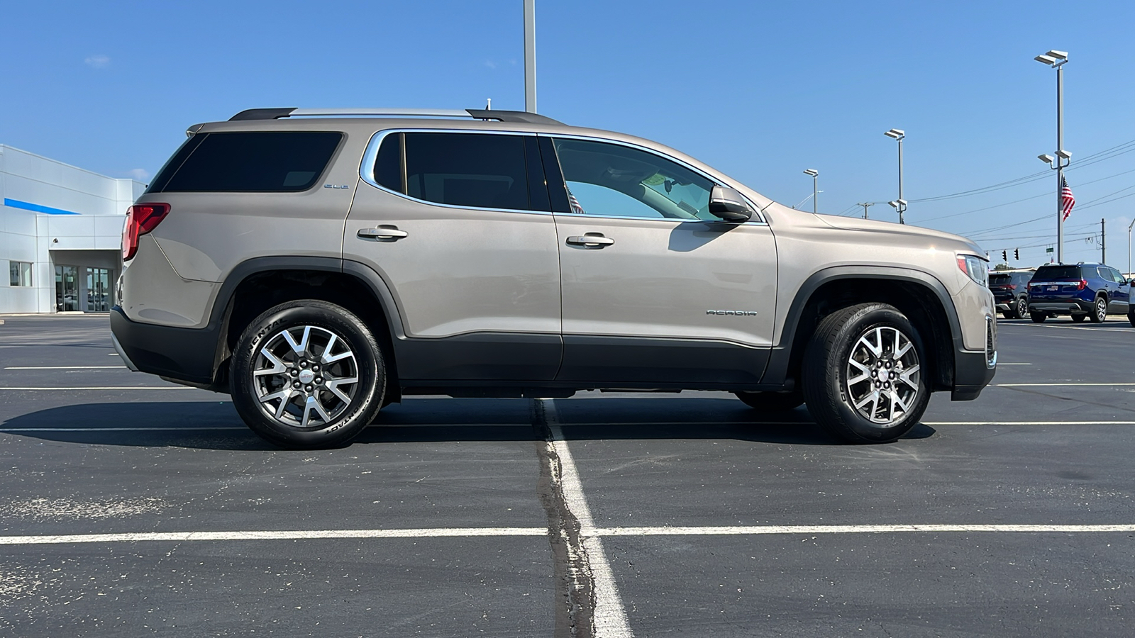 2023 GMC Acadia SLE 2