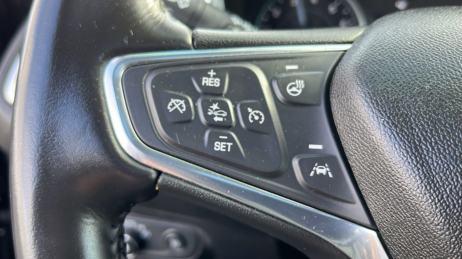 2019 Chevrolet Equinox Premier 32