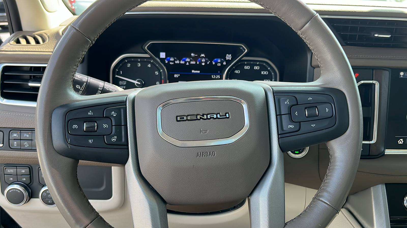 2021 GMC Yukon XL Denali 31