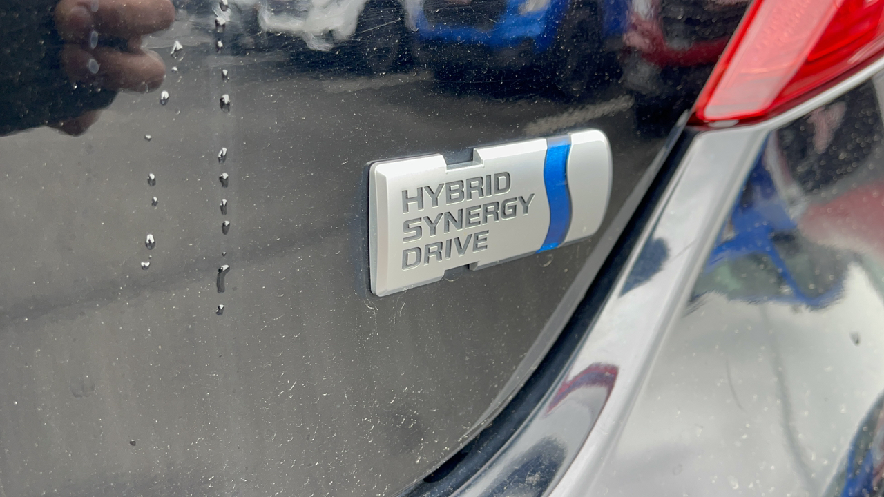 2012 Toyota Camry Hybrid XLE 8