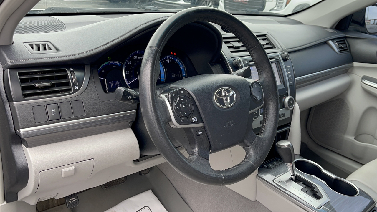 2012 Toyota Camry Hybrid XLE 18
