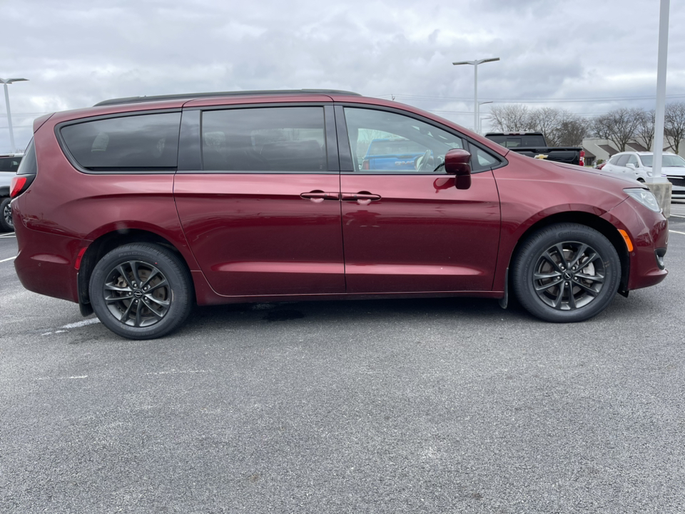 2020 Chrysler Pacifica Launch Edition 3
