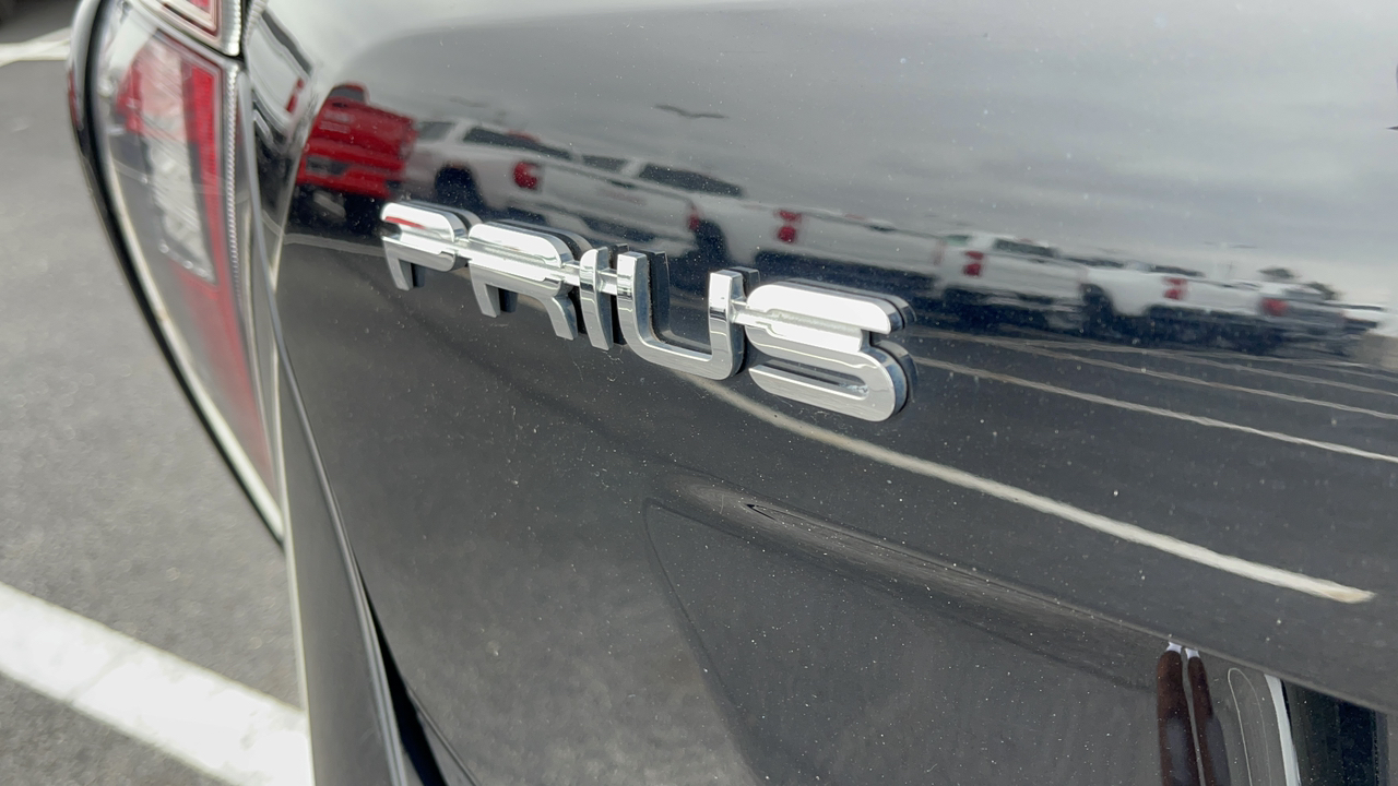 2017 Toyota Prius Four 7