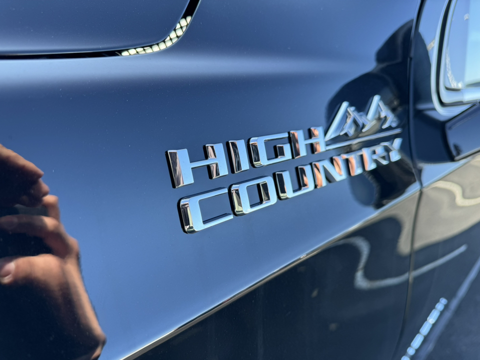 2024 Chevrolet Suburban High Country 34