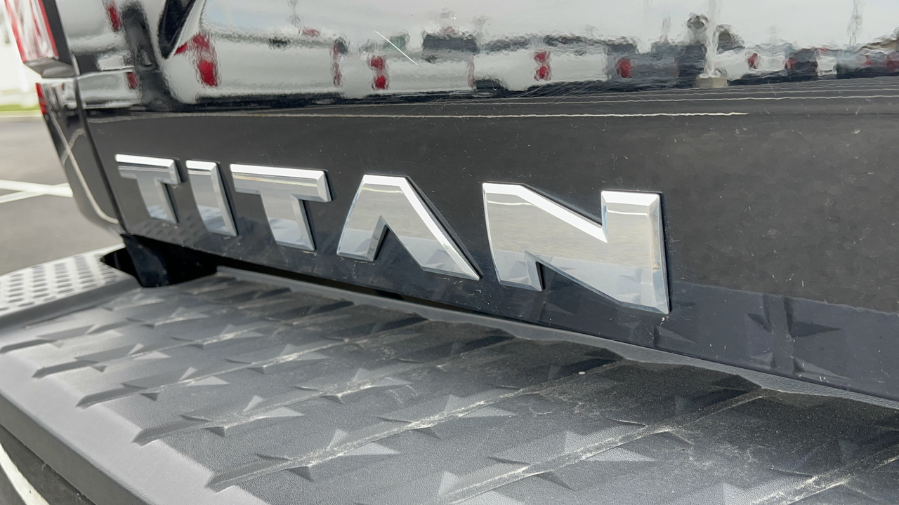 2020 Nissan Titan SL 8