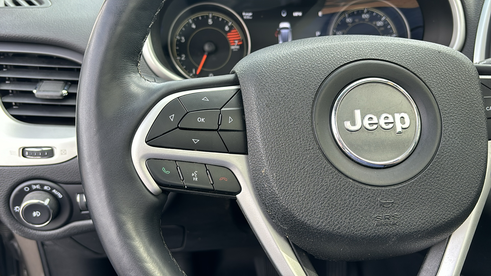 2018 Jeep Cherokee Limited 19