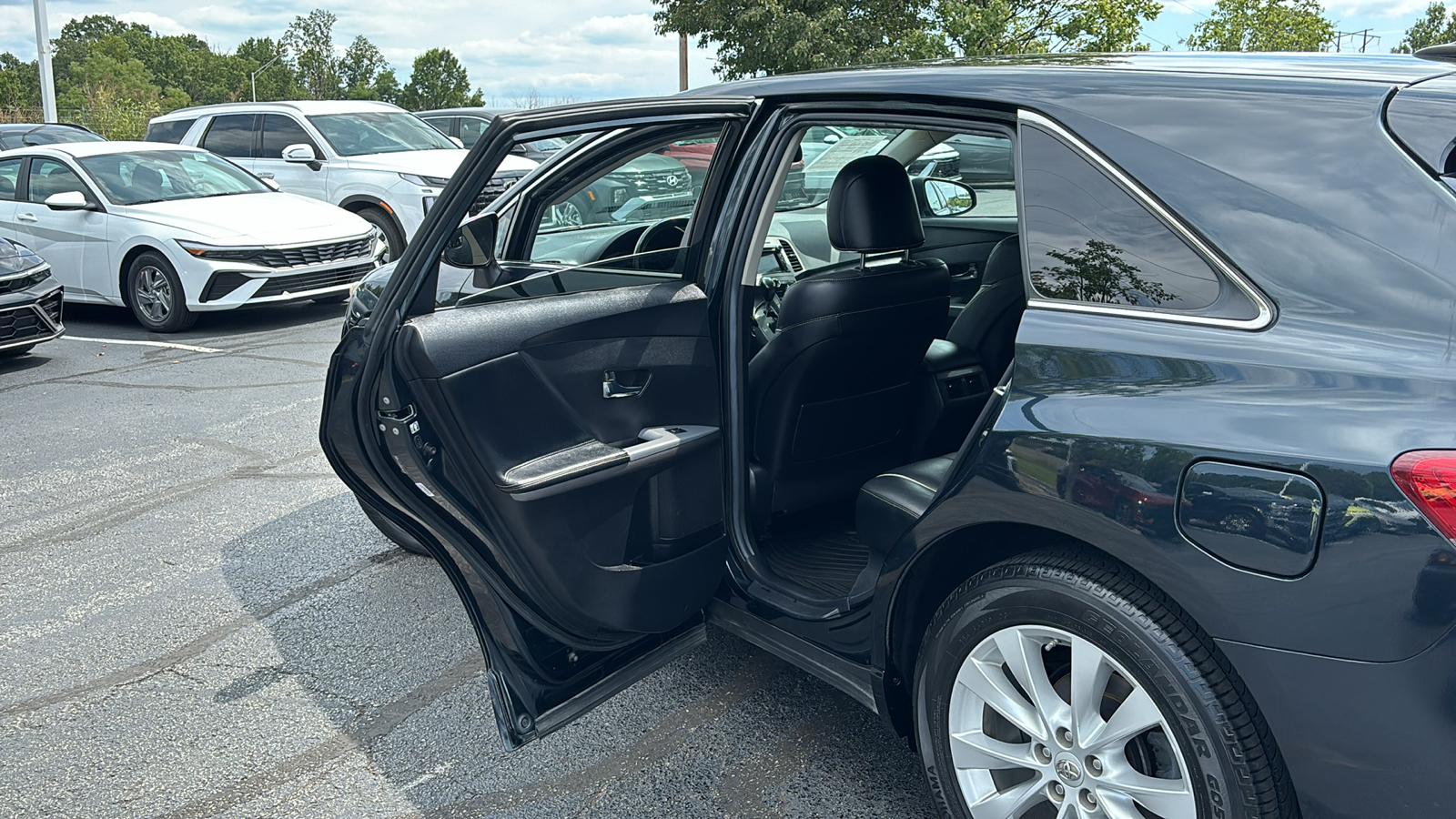 2014 Toyota Venza XLE 32