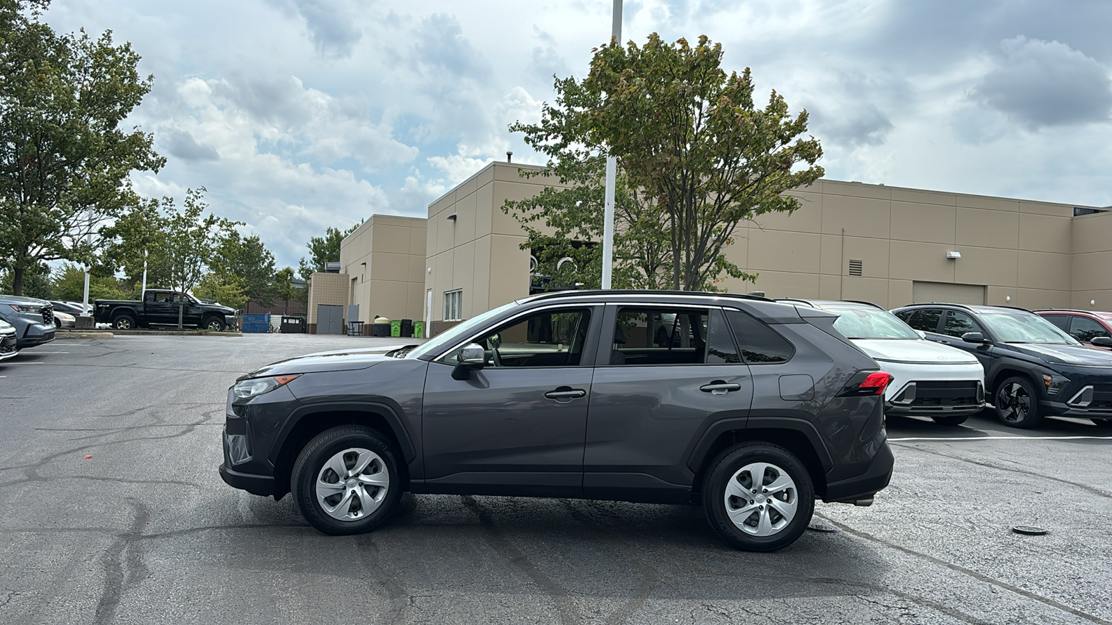 2019 Toyota RAV4 LE 4