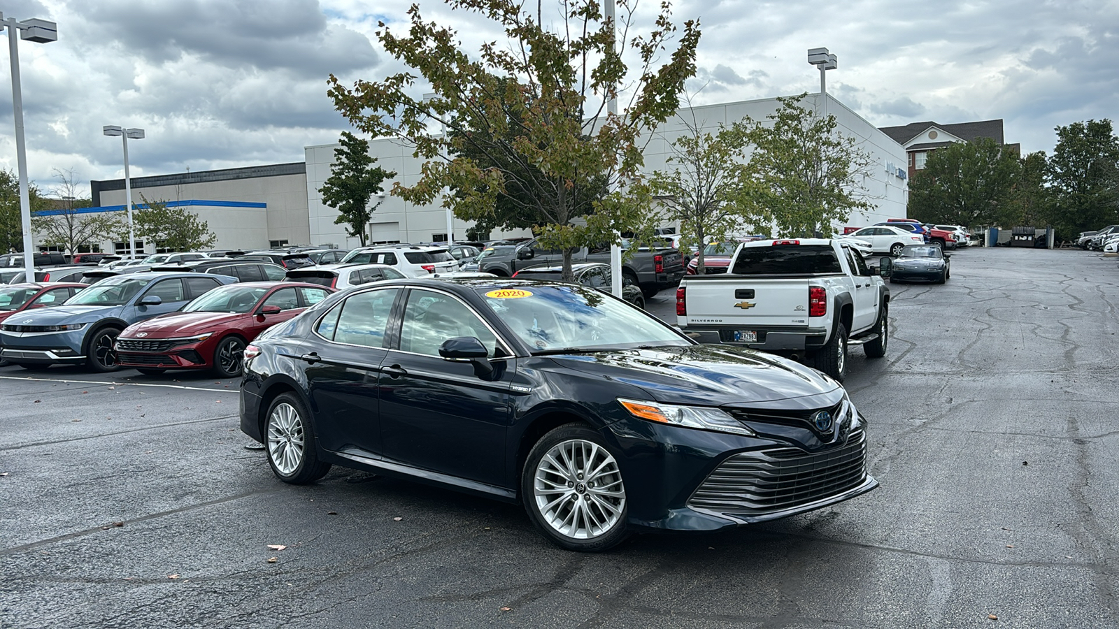 2020 Toyota Camry Hybrid XLE 1