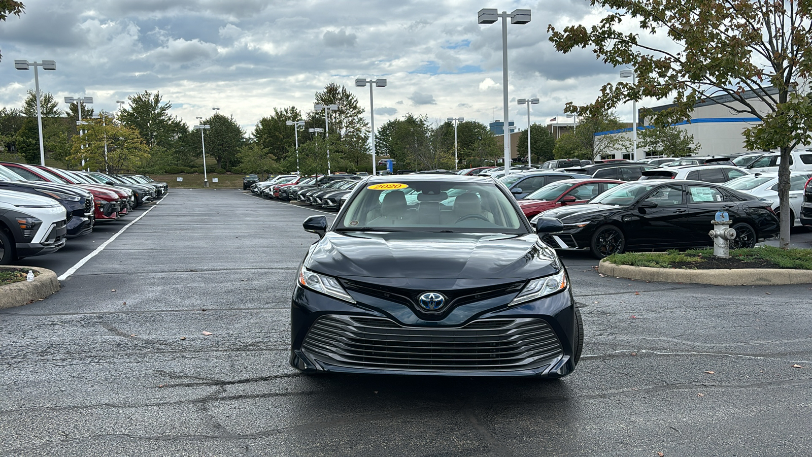 2020 Toyota Camry Hybrid XLE 2