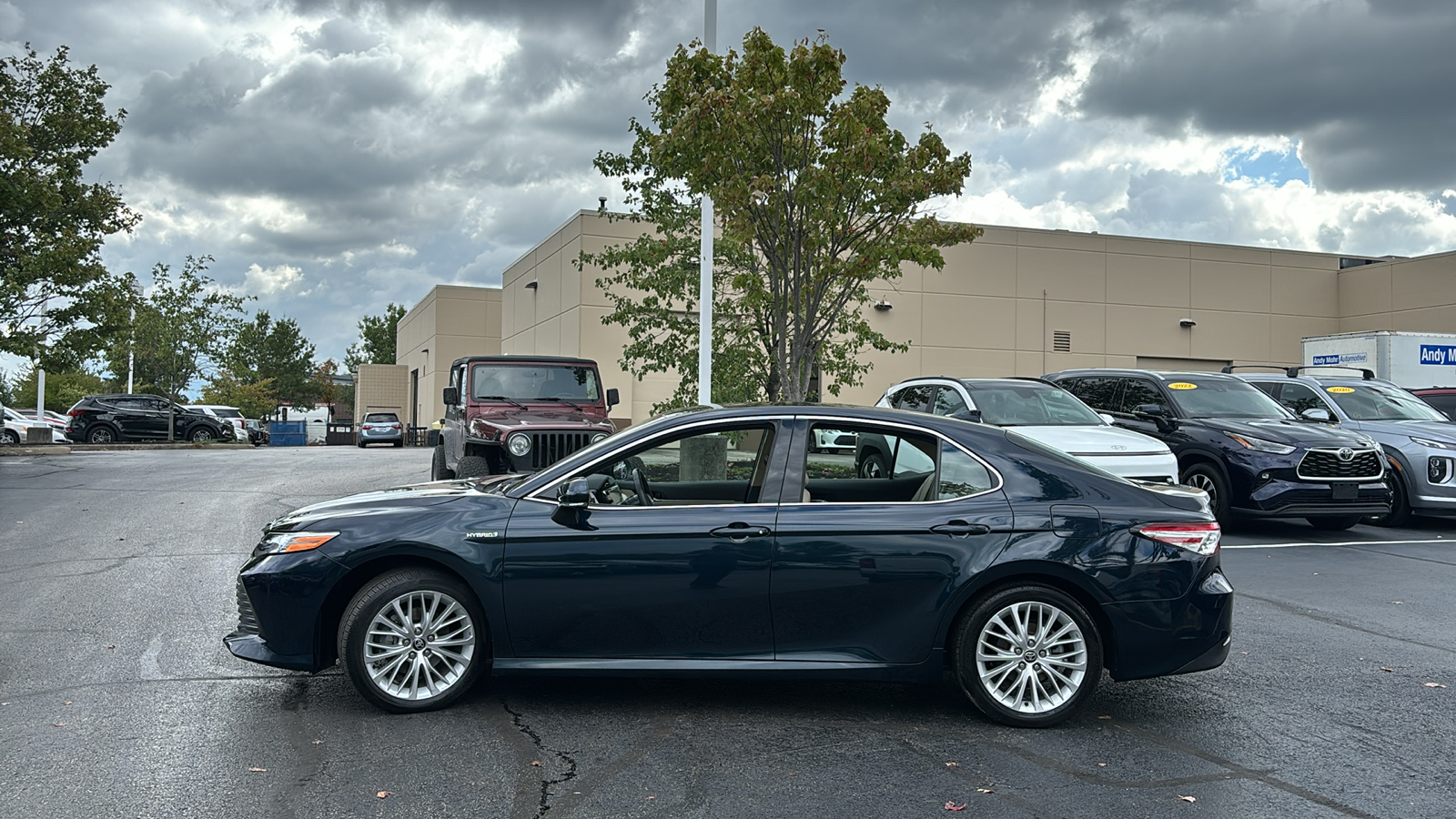 2020 Toyota Camry Hybrid XLE 4