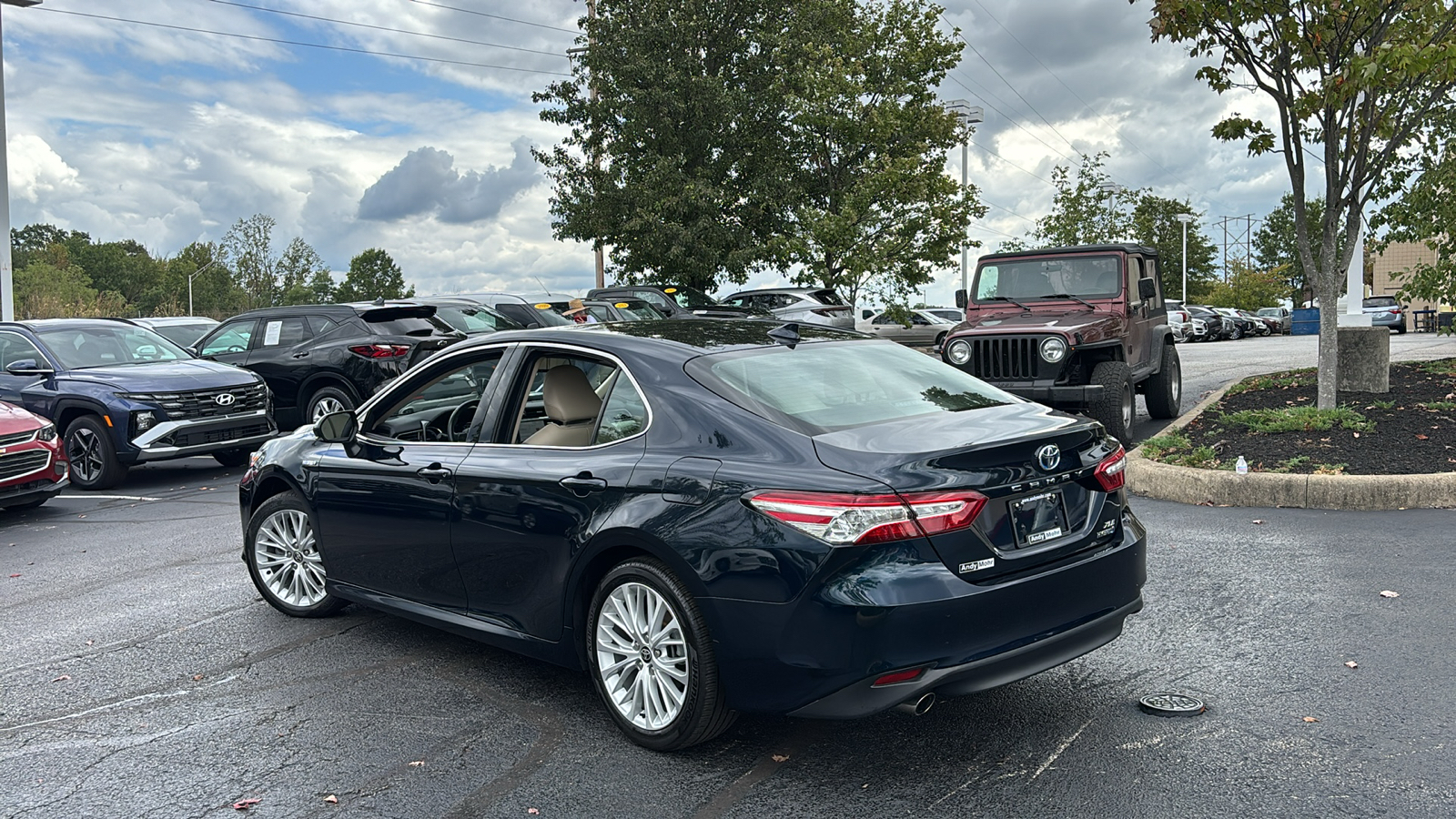 2020 Toyota Camry Hybrid XLE 5