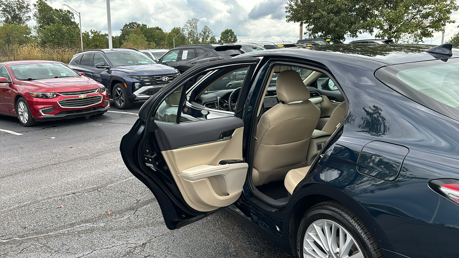 2020 Toyota Camry Hybrid XLE 30