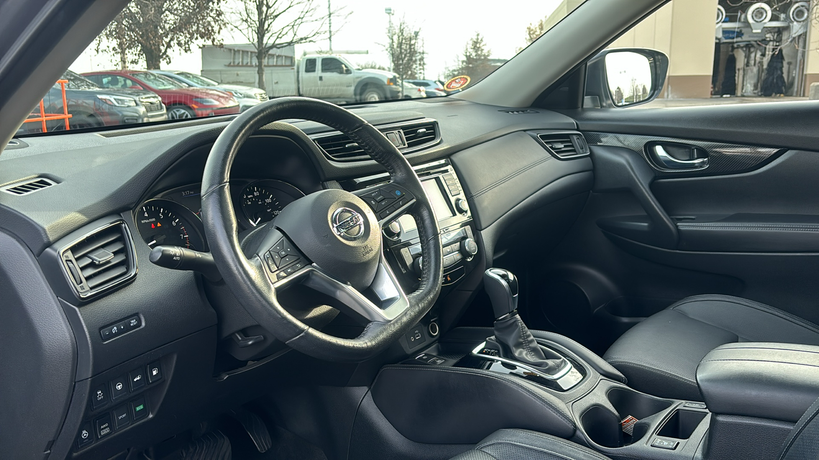 2018 Nissan Rogue SL 29